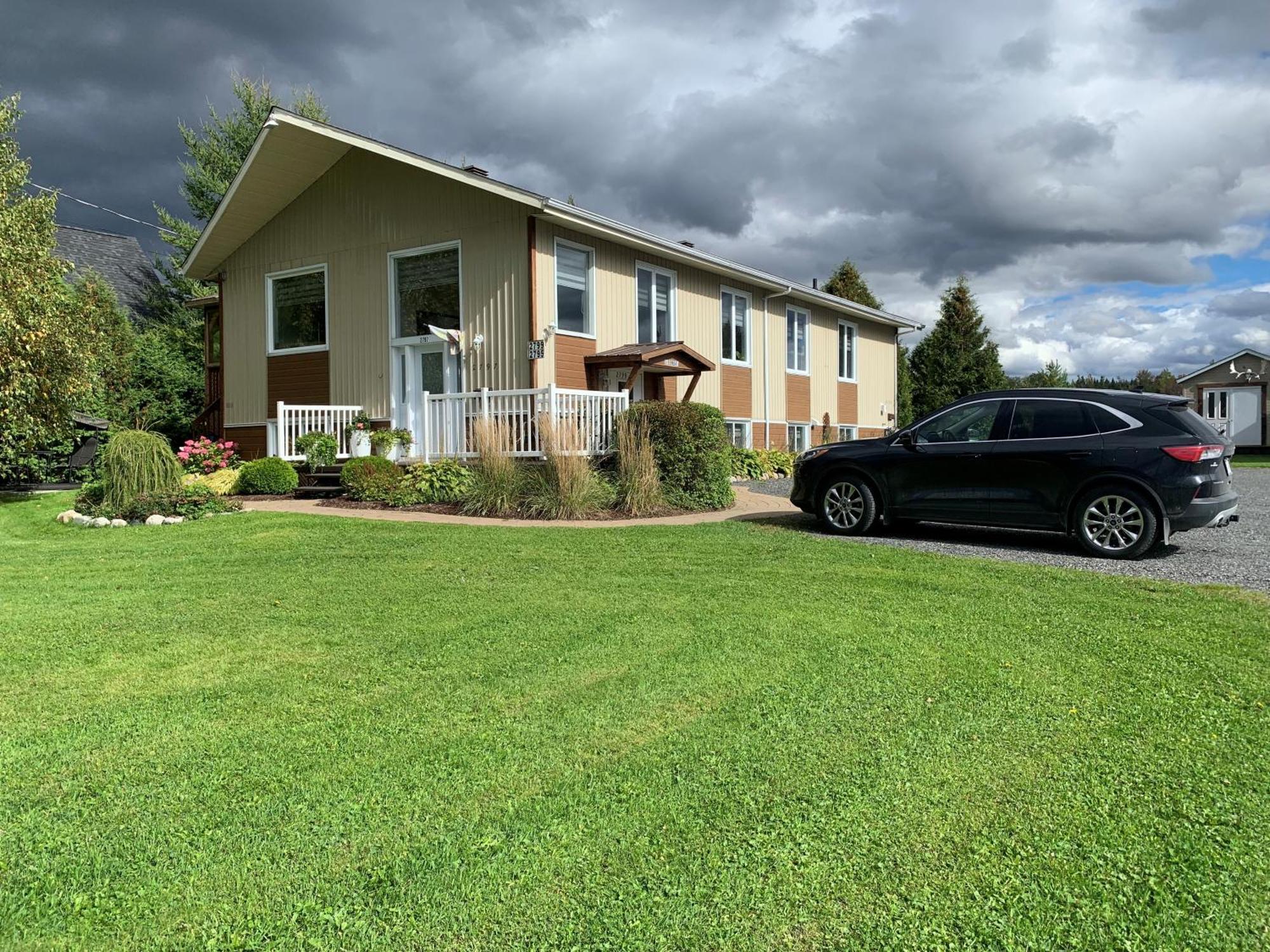 Aux Quatre Vents 4,5 Grand Logement Prive Lac-Mégantic エクステリア 写真